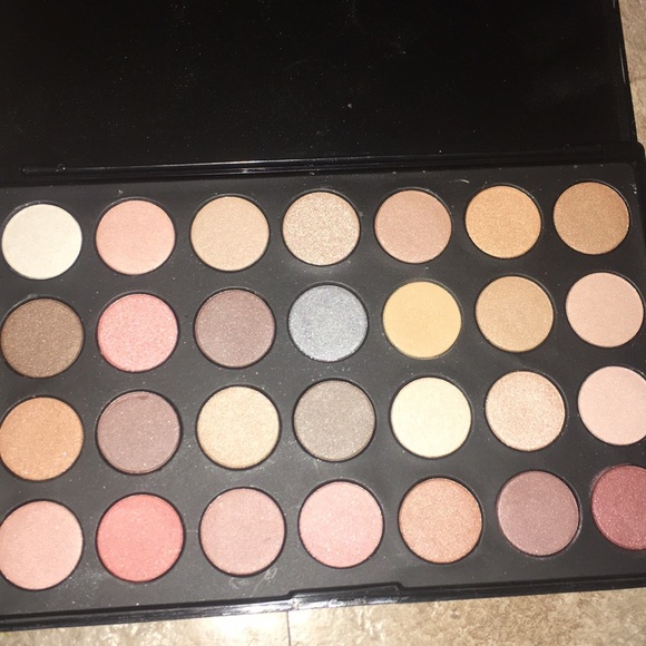 Max Studio Makeup Palette - Picture 2 of 4